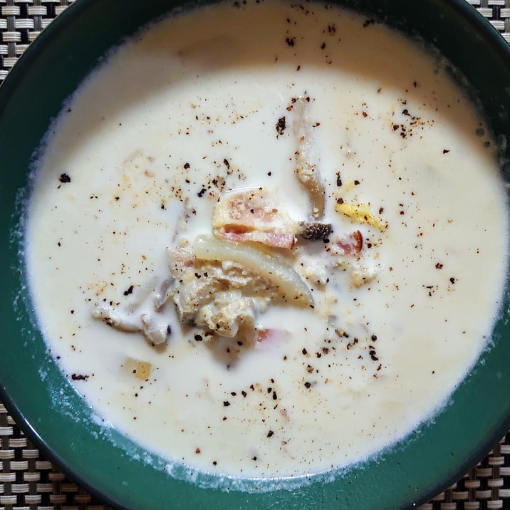 白菜とシメジの牛乳スープ